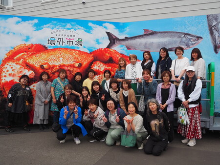 札幌場外市場にて集合写真